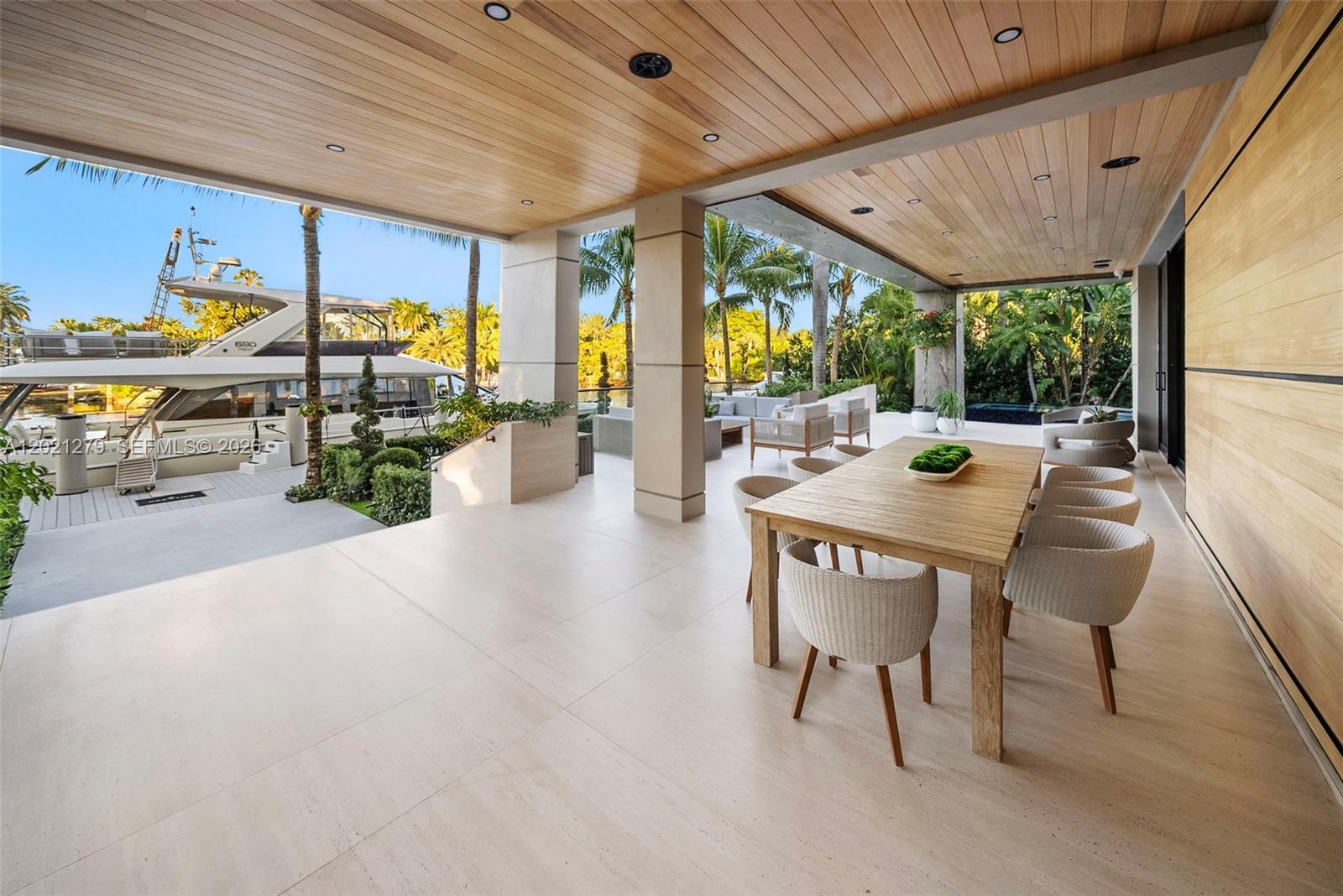 905 Belle Meade Is Dr Miami, FL 33138