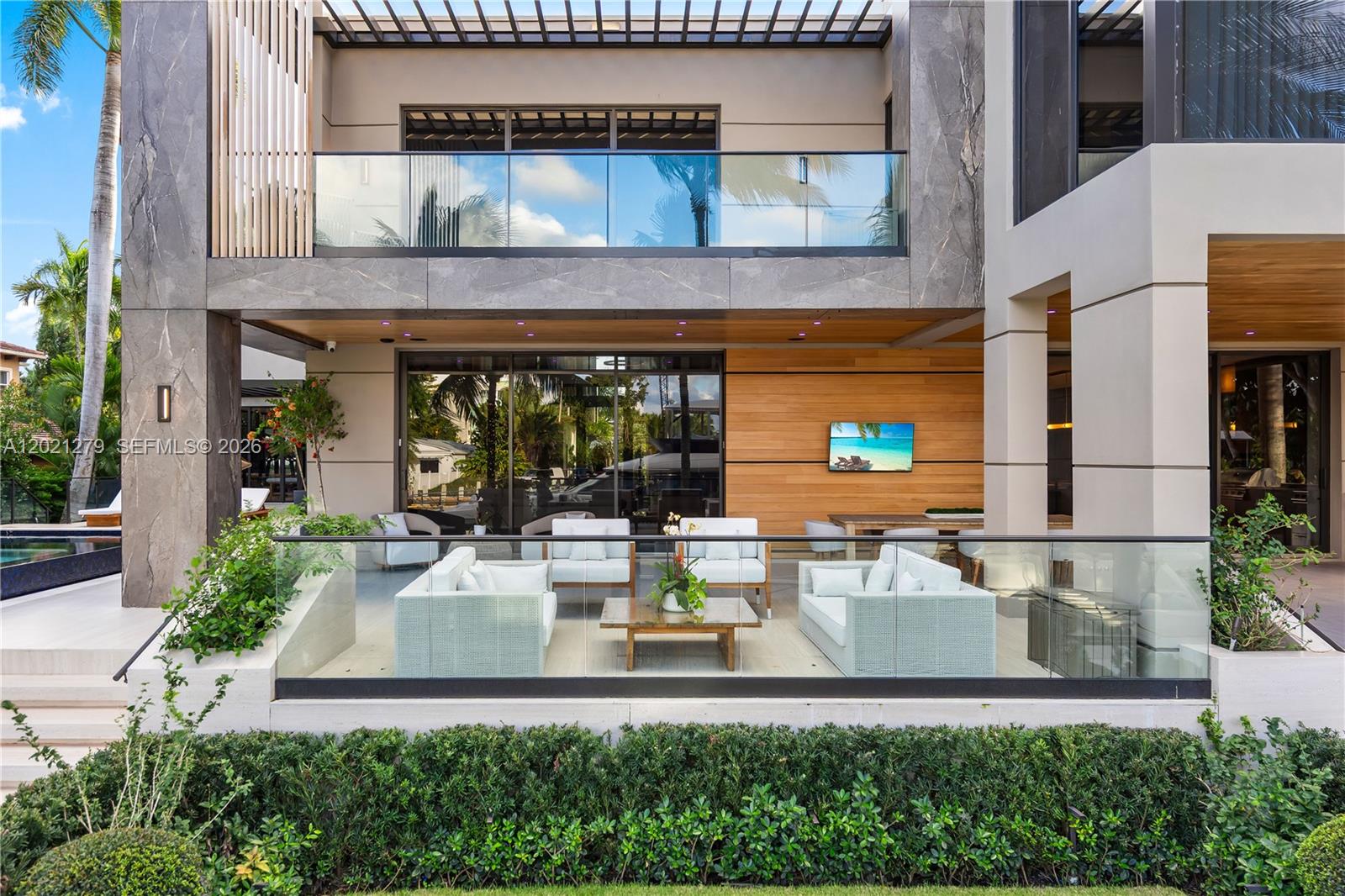 905 Belle Meade Is Dr Miami, FL 33138