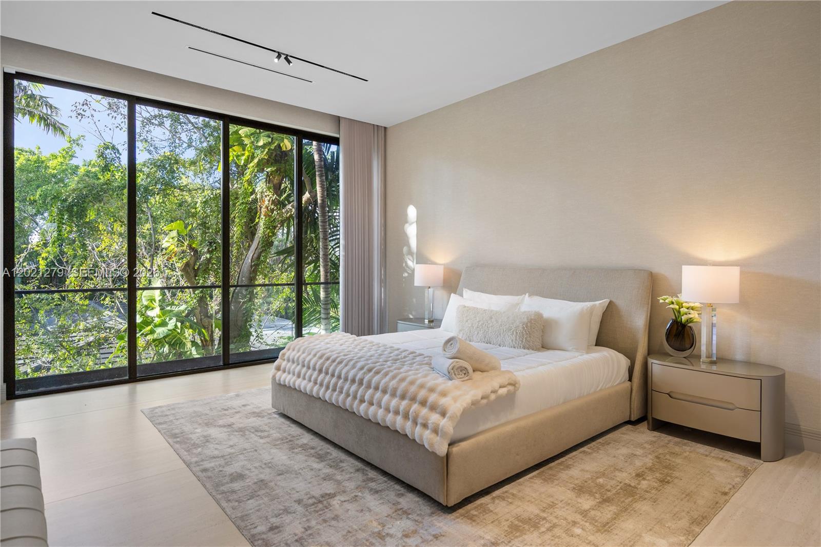 905 Belle Meade Is Dr Miami, FL 33138