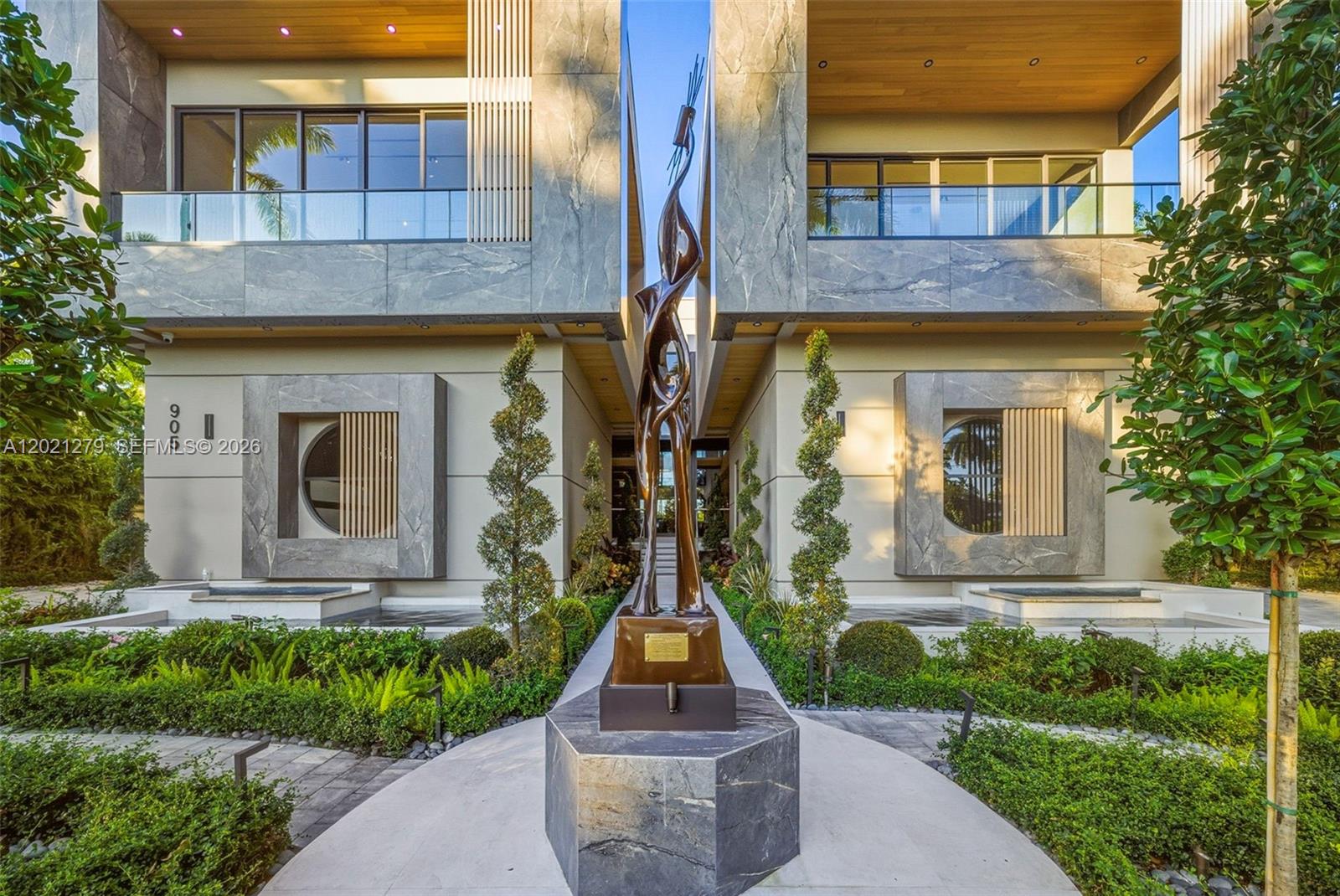 905 Belle Meade Is Dr Miami, FL 33138