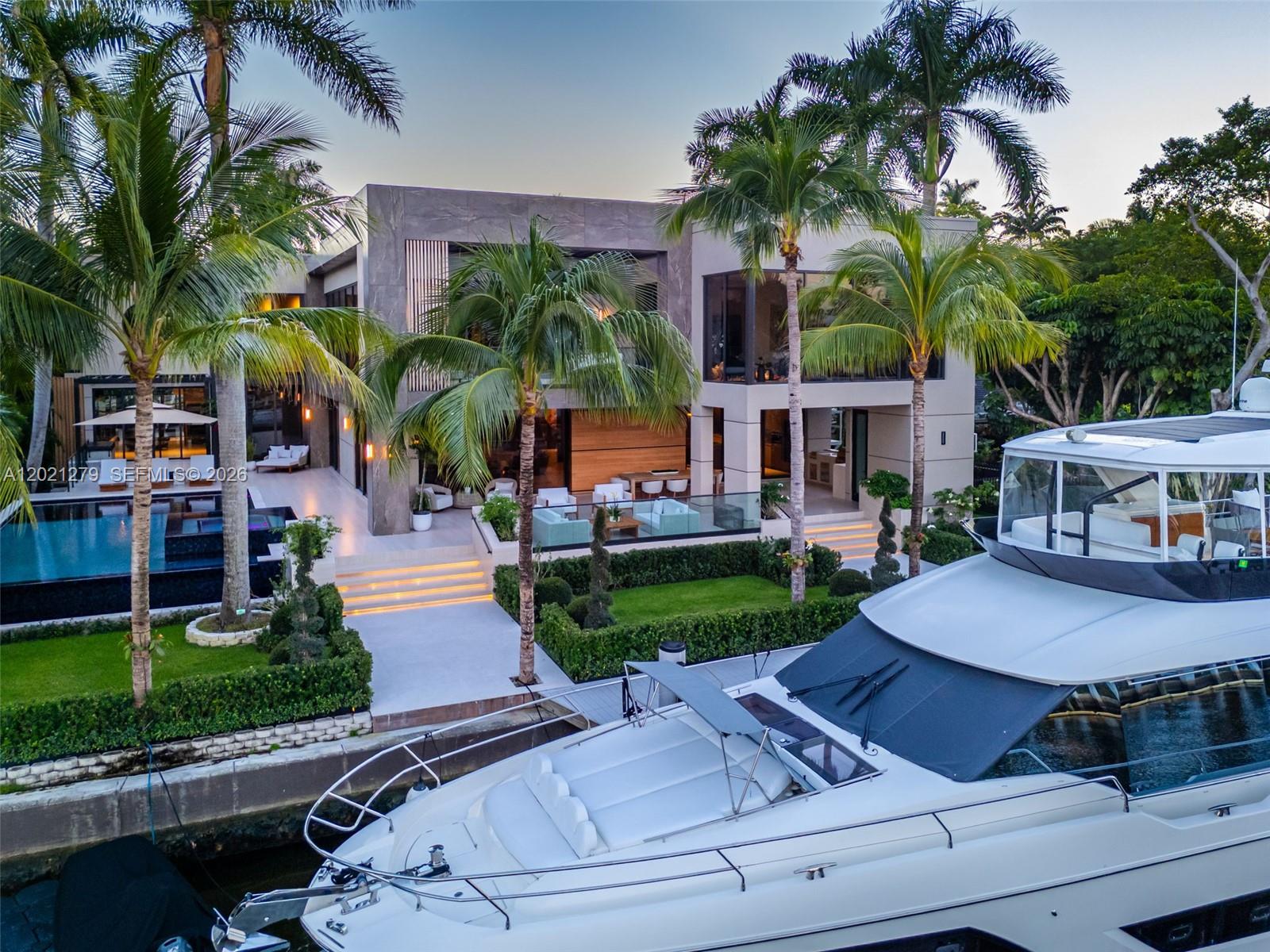 905 Belle Meade Is Dr Miami, FL 33138