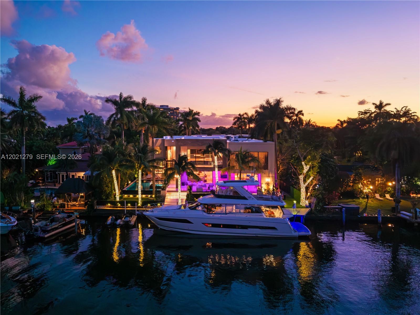 905 Belle Meade Is Dr Miami, FL 33138