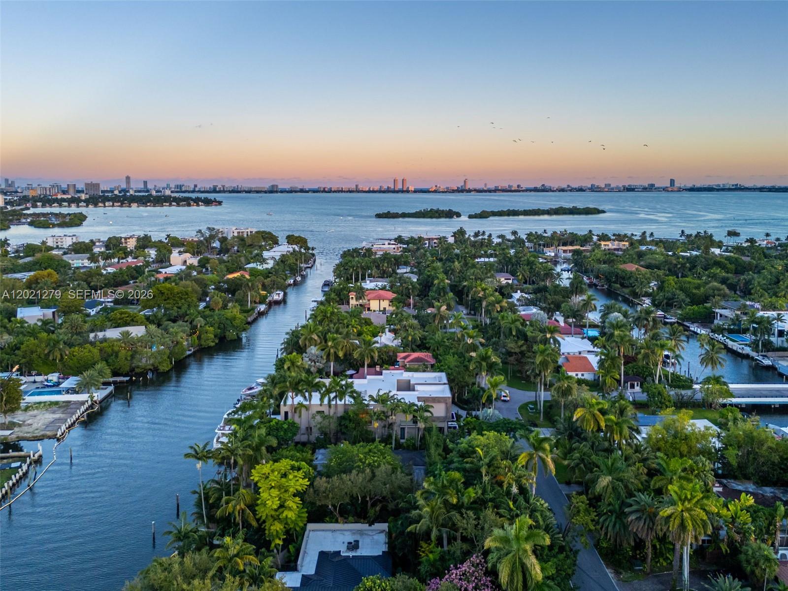 905 Belle Meade Is Dr Miami, FL 33138