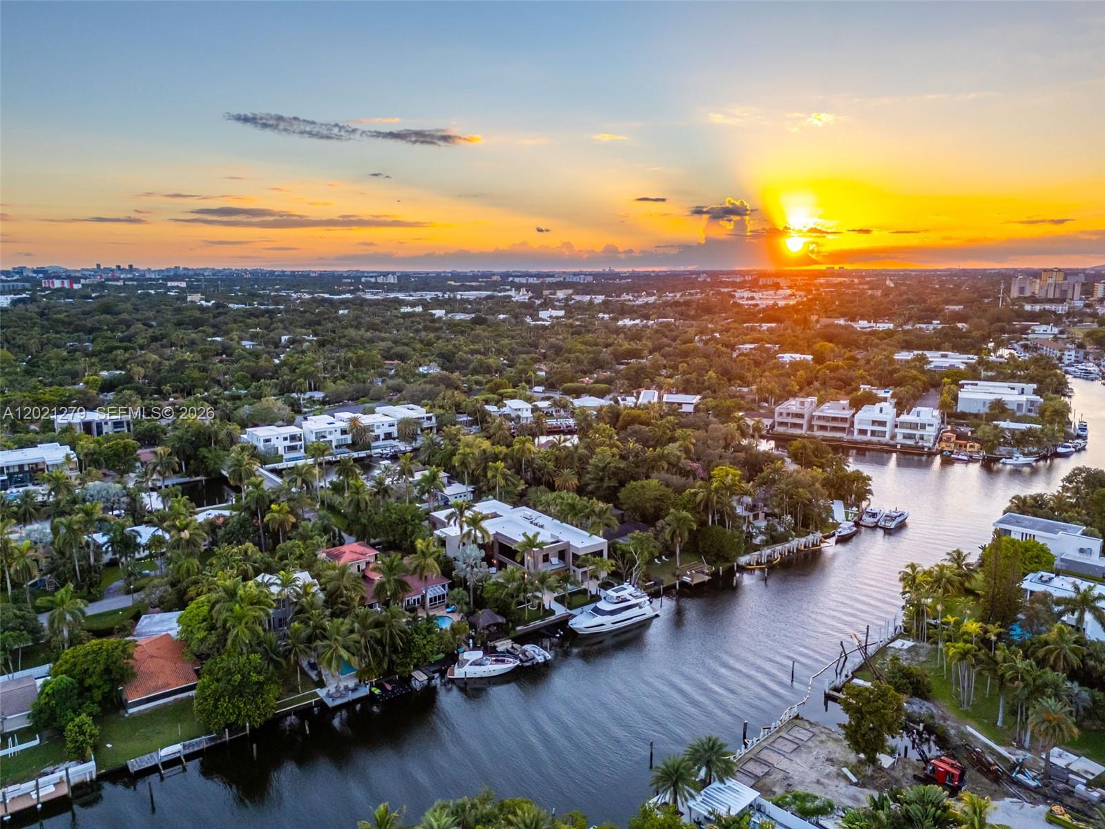 905 Belle Meade Is Dr Miami, FL 33138