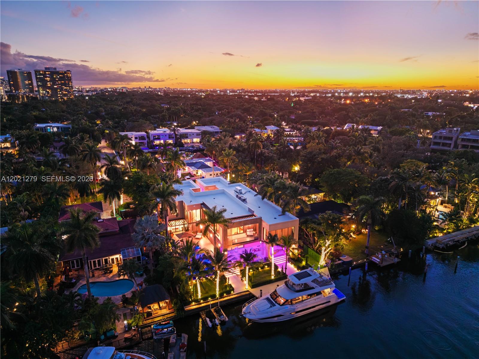 905 Belle Meade Is Dr Miami, FL 33138