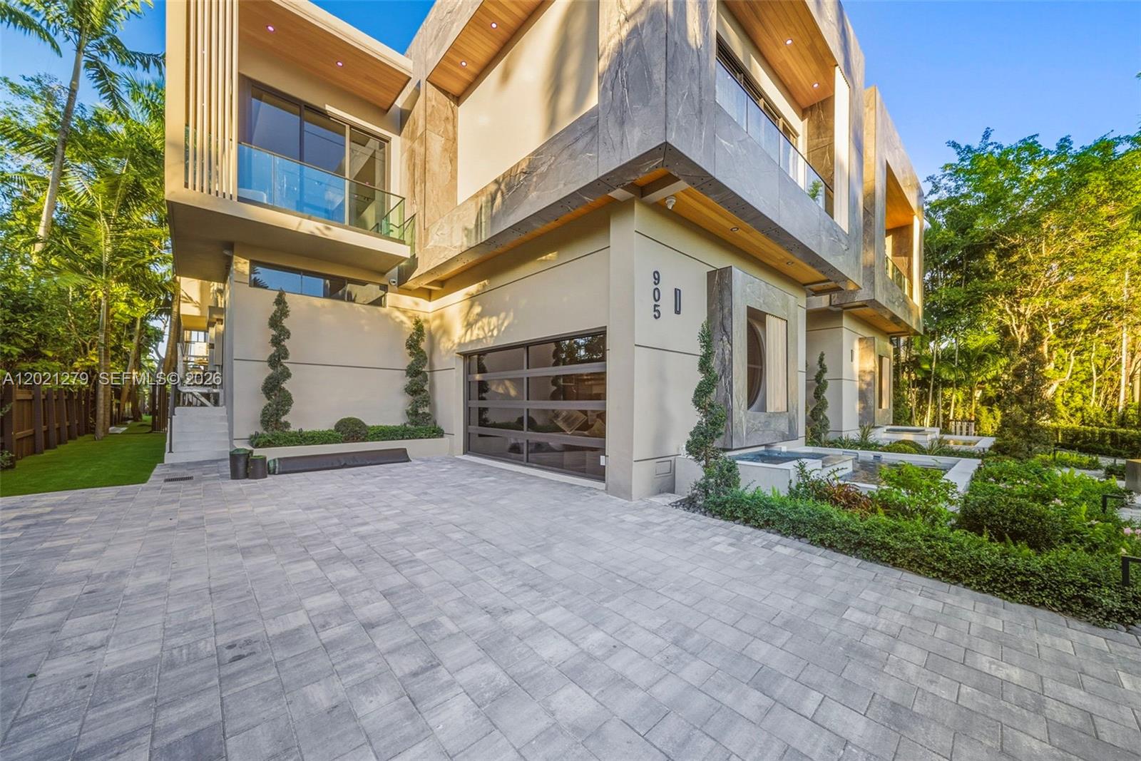 905 Belle Meade Is Dr Miami, FL 33138