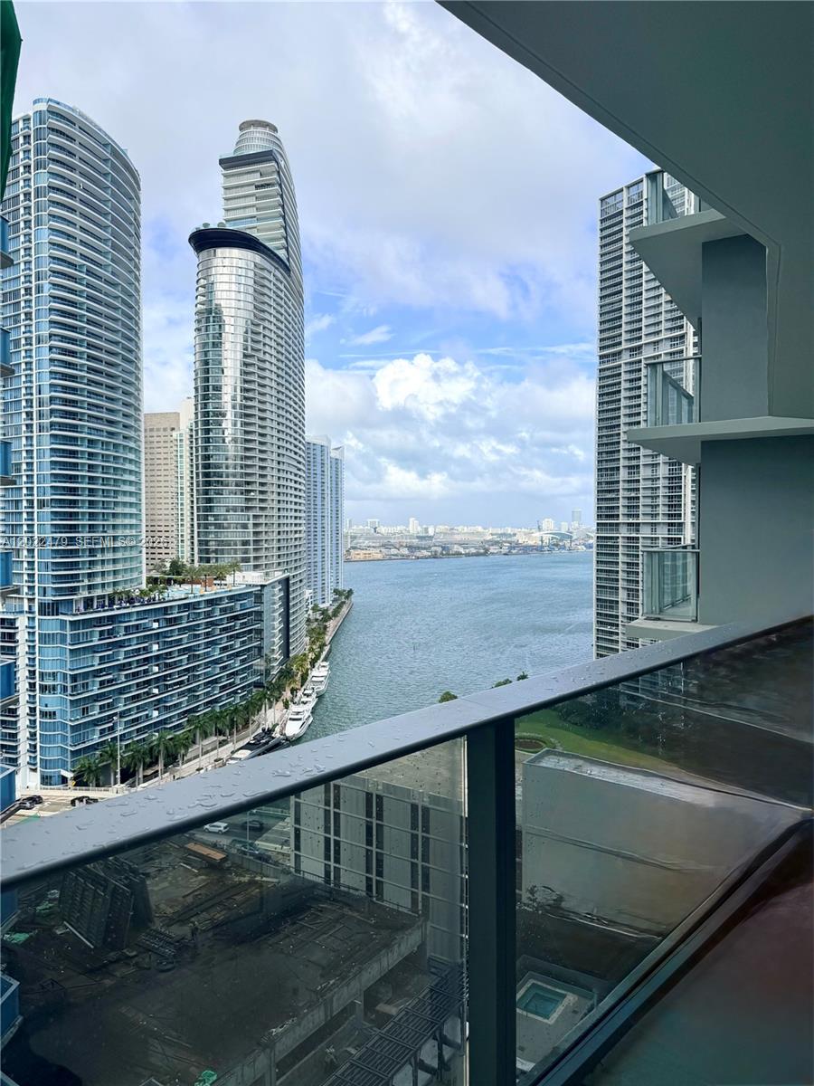 77 SE 5st #2306