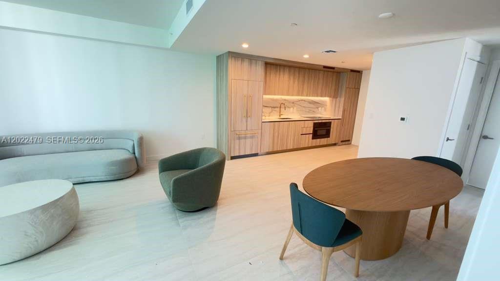 77 SE 5st #2306 Miami, FL 33131