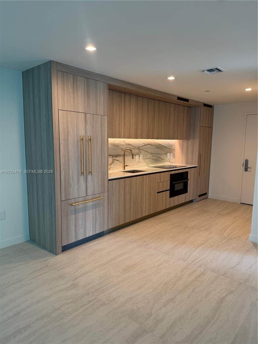 77 SE 5st #2306 Miami, FL 33131