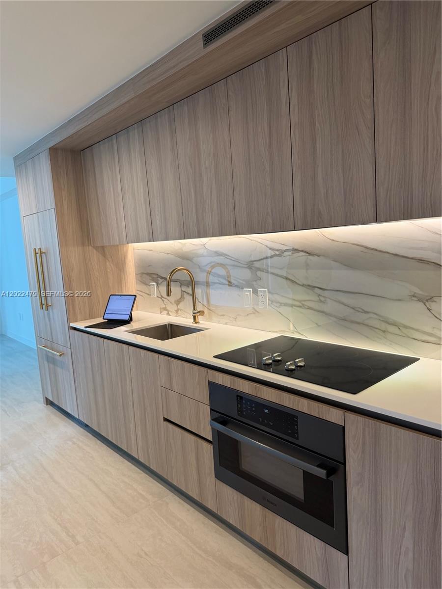 77 SE 5st #2306 Miami, FL 33131