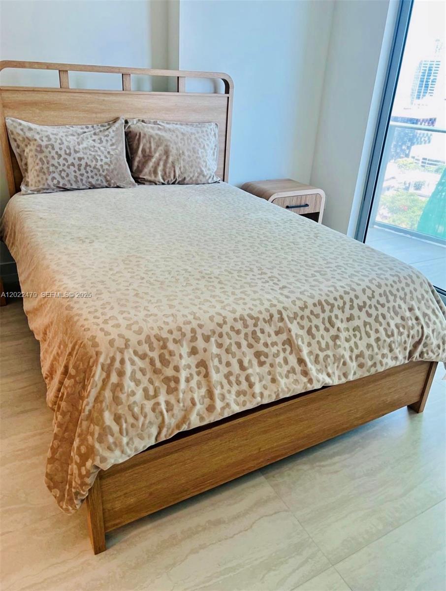 77 SE 5st #2306 Miami, FL 33131