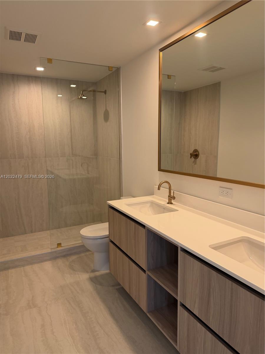 77 SE 5st #2306 Miami, FL 33131