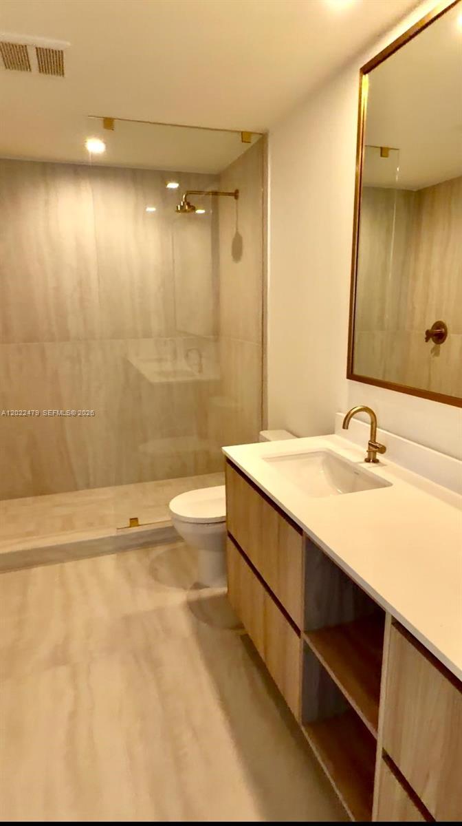 77 SE 5st #2306 Miami, FL 33131