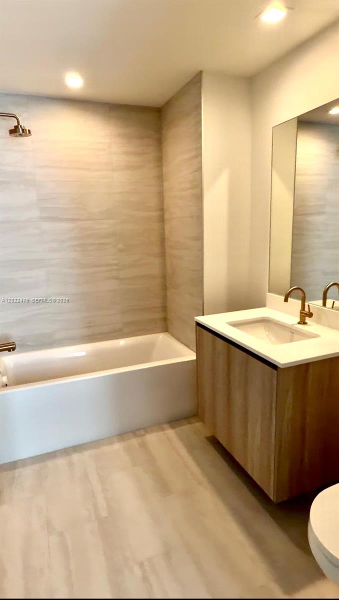 77 SE 5st #2306 Miami, FL 33131
