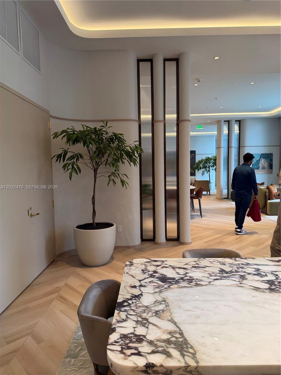 77 SE 5st #2306 Miami, FL 33131