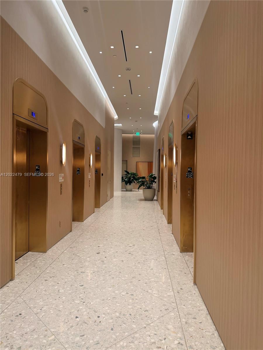 77 SE 5st #2306 Miami, FL 33131