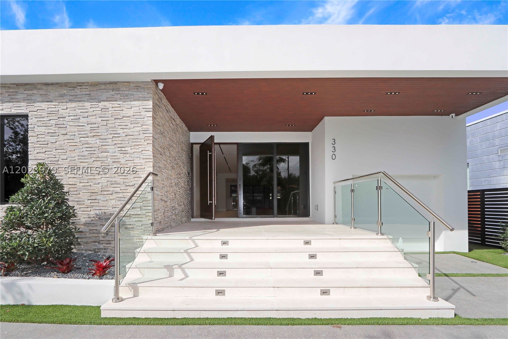 330 SW 19th Rd Miami, FL 33129