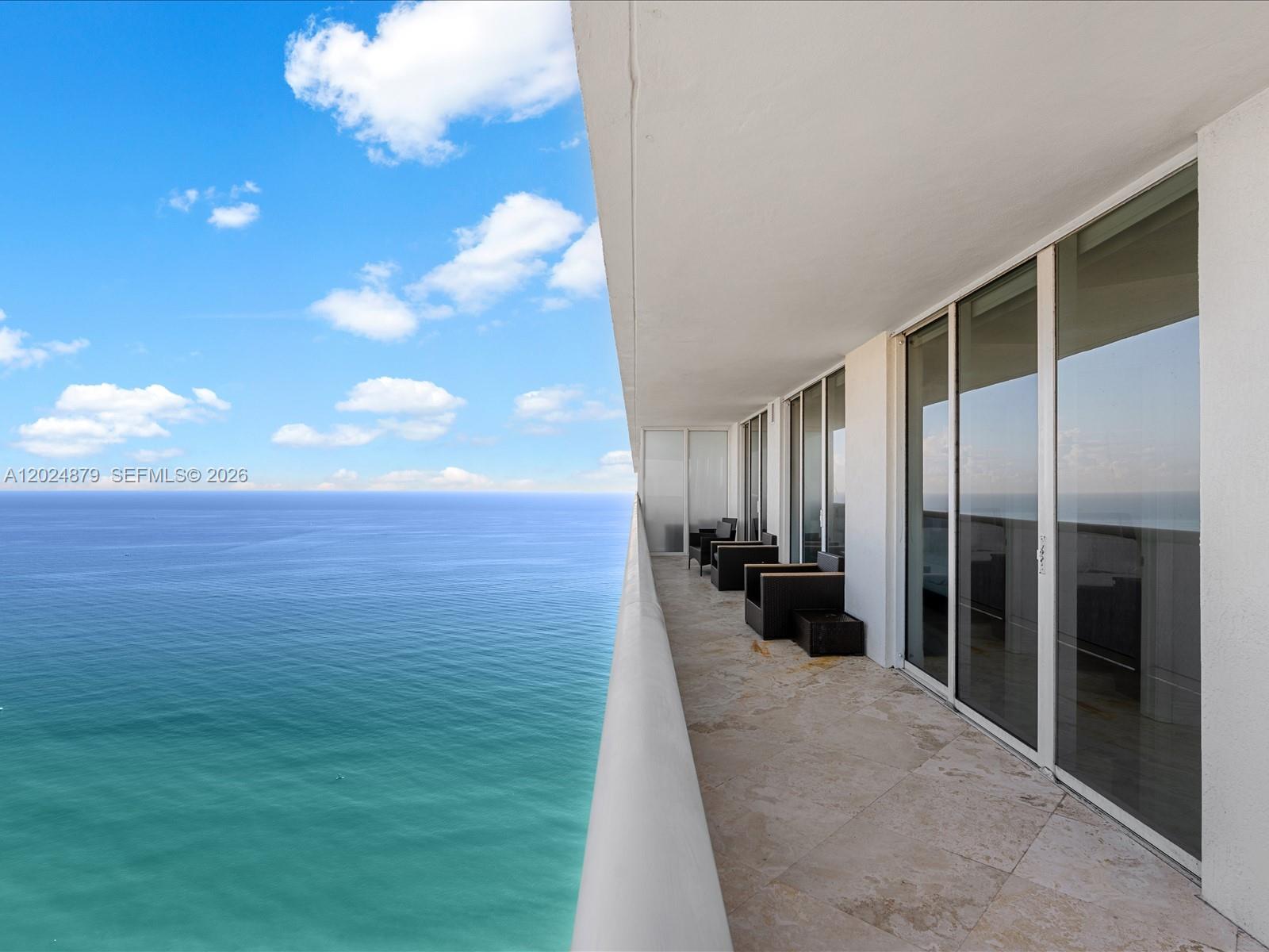 image Beach Club 212