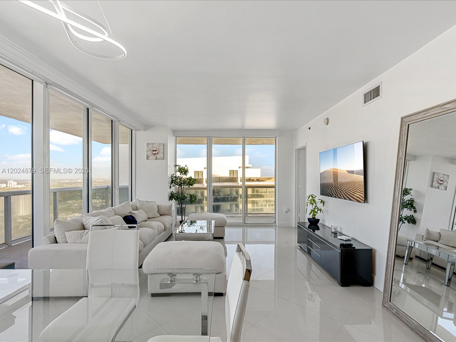 image Beach Club 213