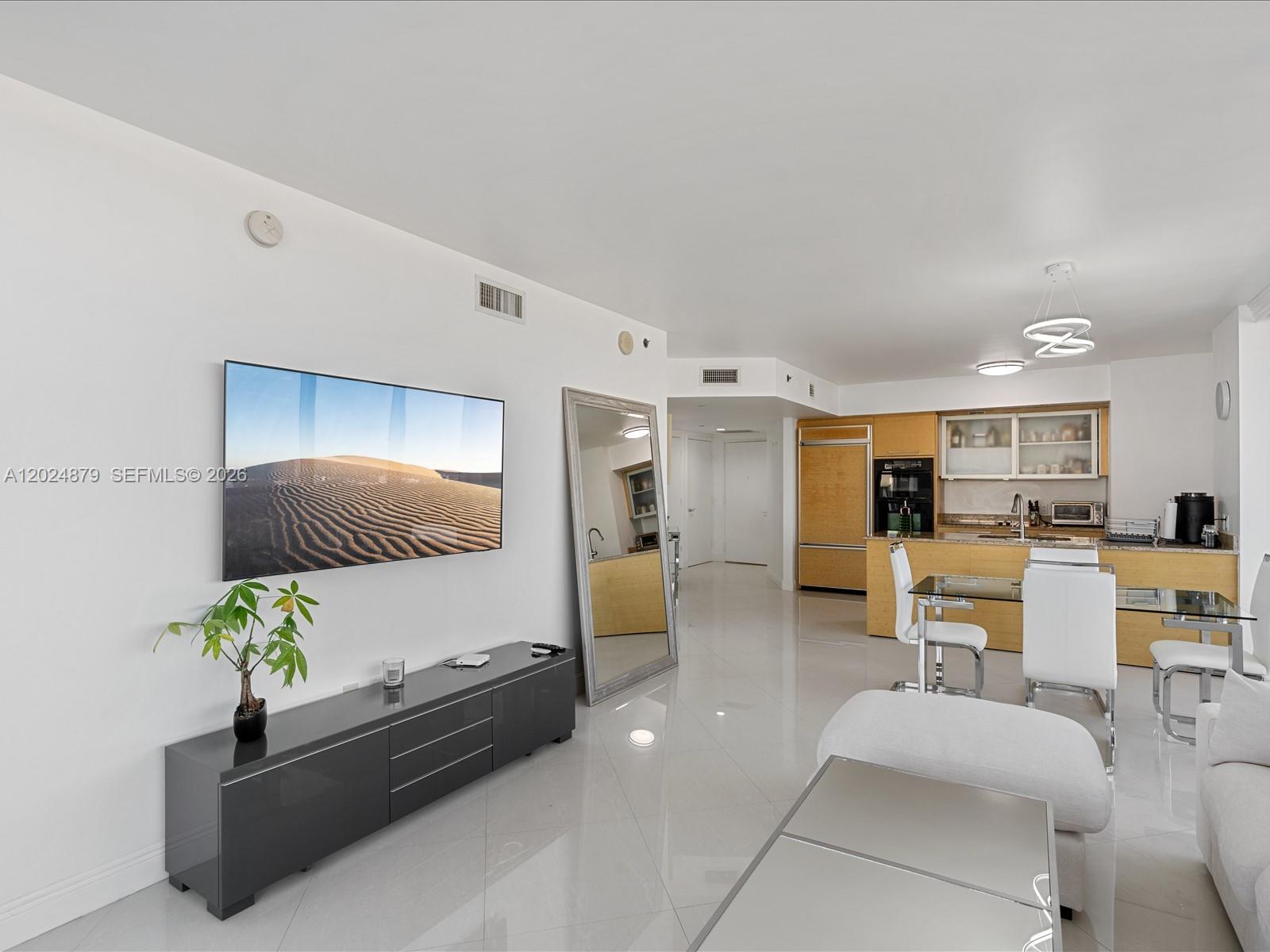 image Beach Club 215