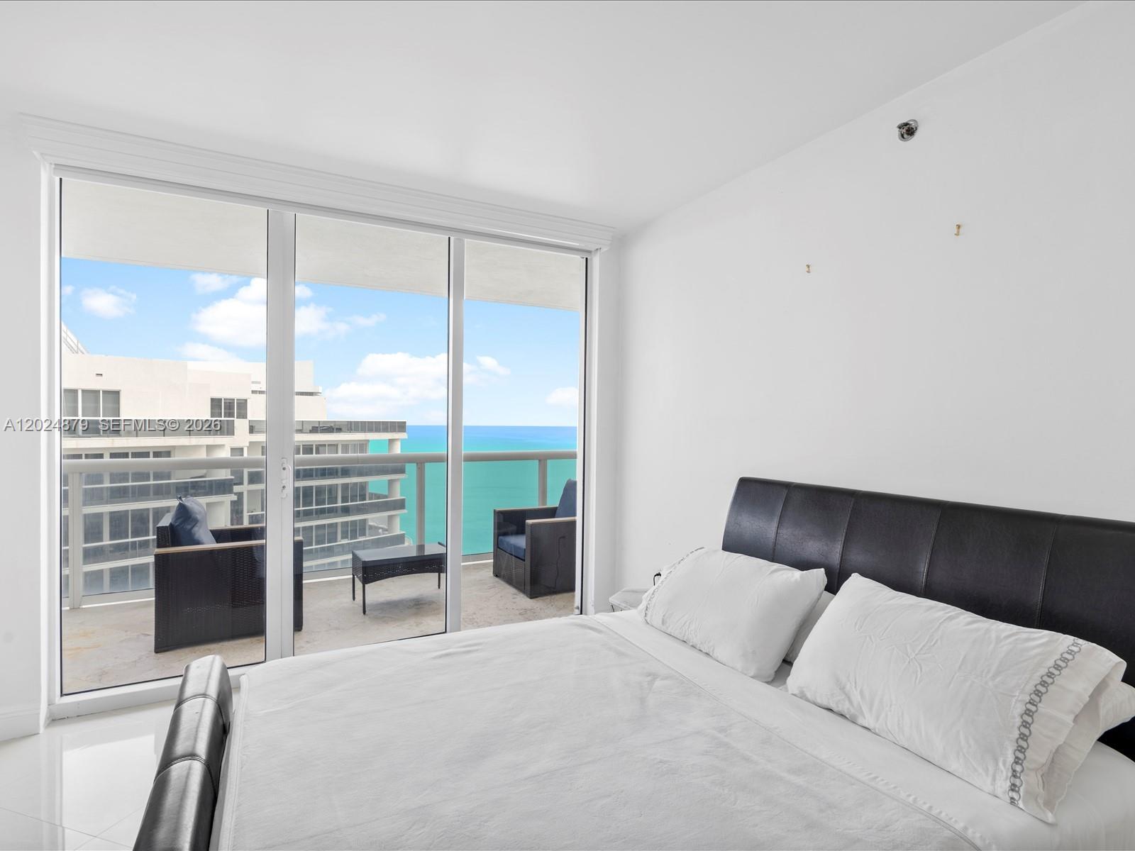 image Beach Club 252