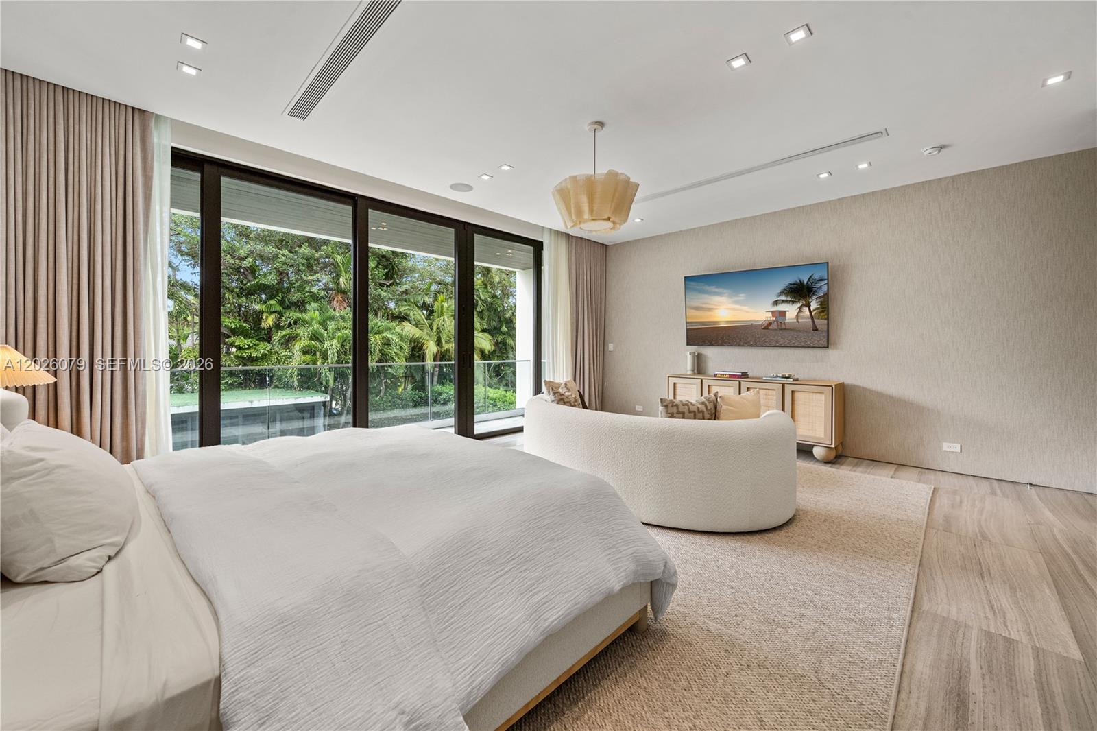 5061 N Bay Rd Miami Beach, FL 33140