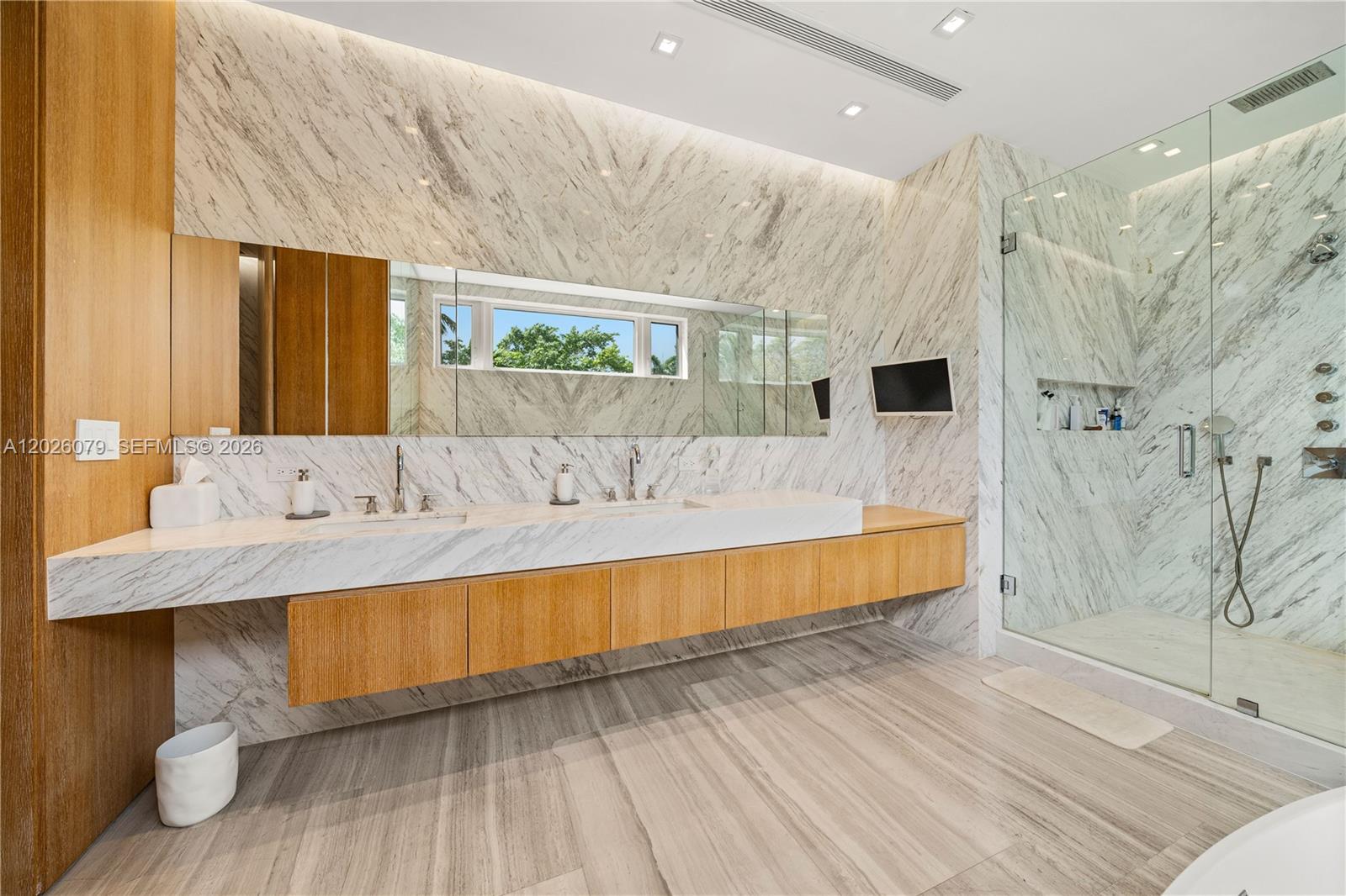 5061 N Bay Rd Miami Beach, FL 33140