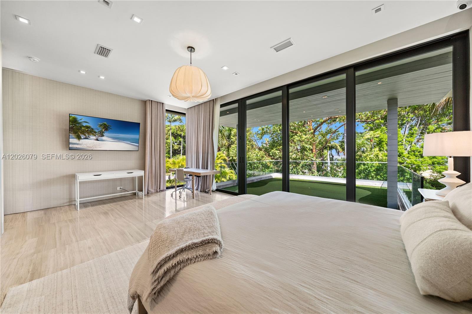 5061 N Bay Rd Miami Beach, FL 33140
