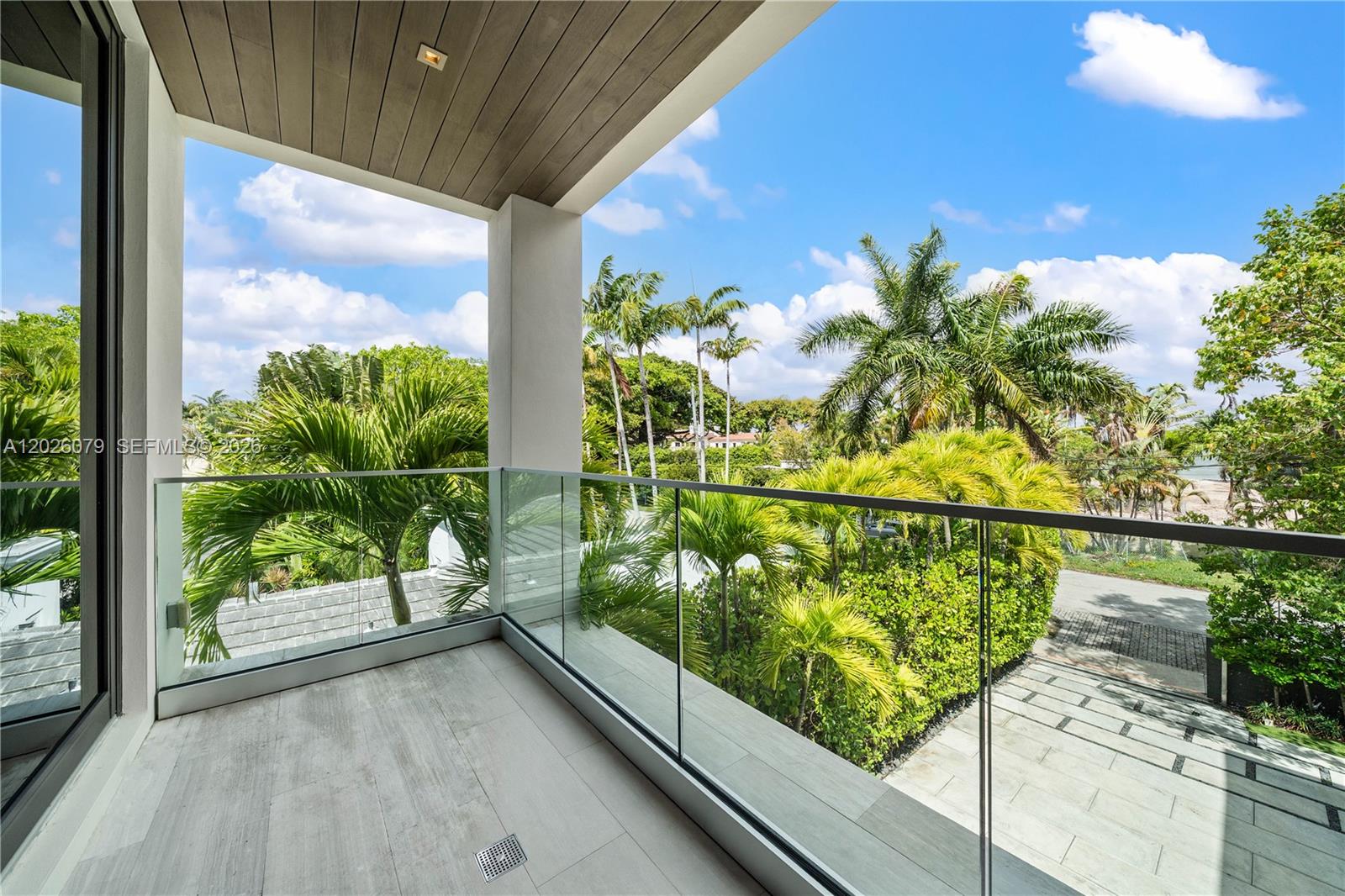 5061 N Bay Rd Miami Beach, FL 33140