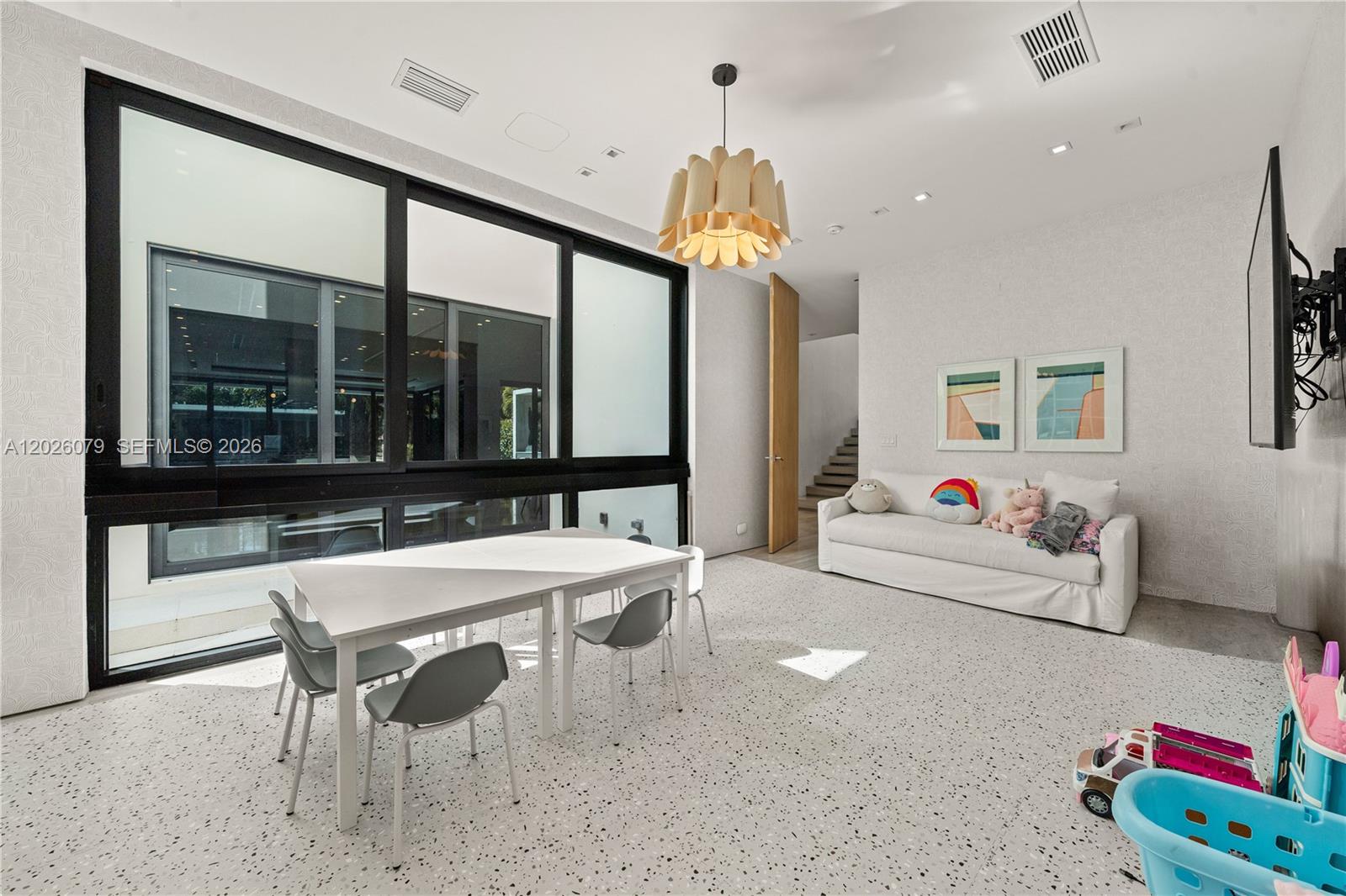 5061 N Bay Rd Miami Beach, FL 33140