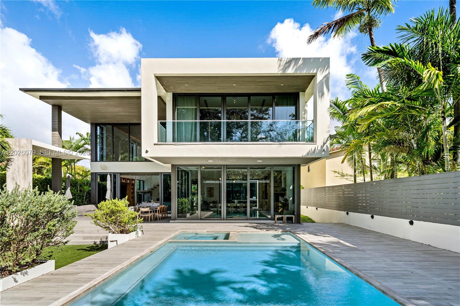 5061 N Bay Rd Miami Beach, FL 33140