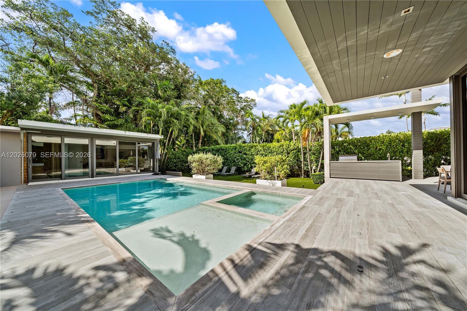 5061 N Bay Rd Miami Beach, FL 33140