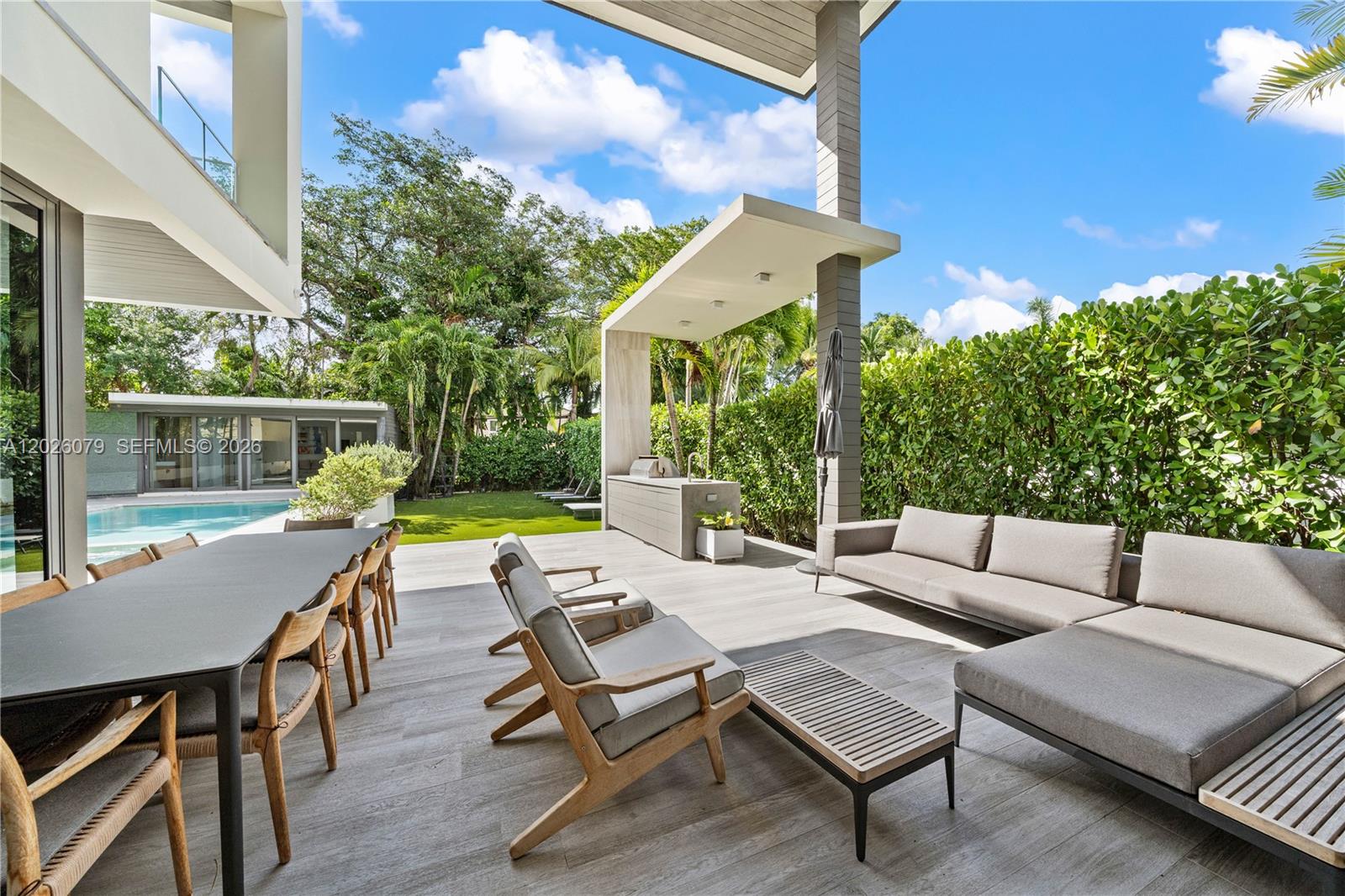 5061 N Bay Rd Miami Beach, FL 33140
