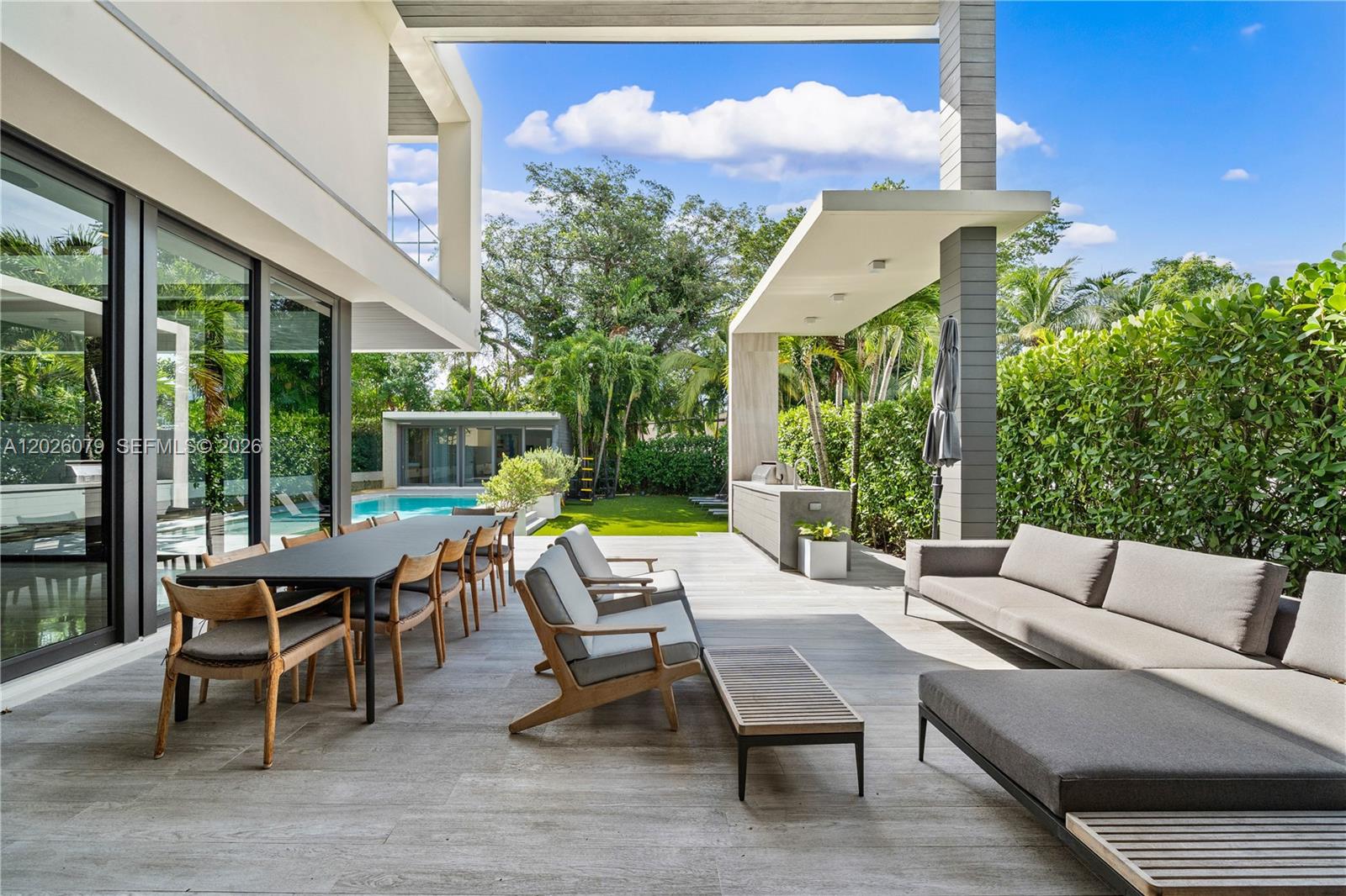 5061 N Bay Rd Miami Beach, FL 33140