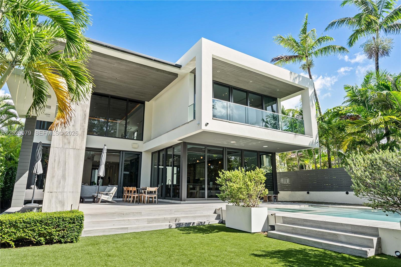 5061 N Bay Rd Miami Beach, FL 33140