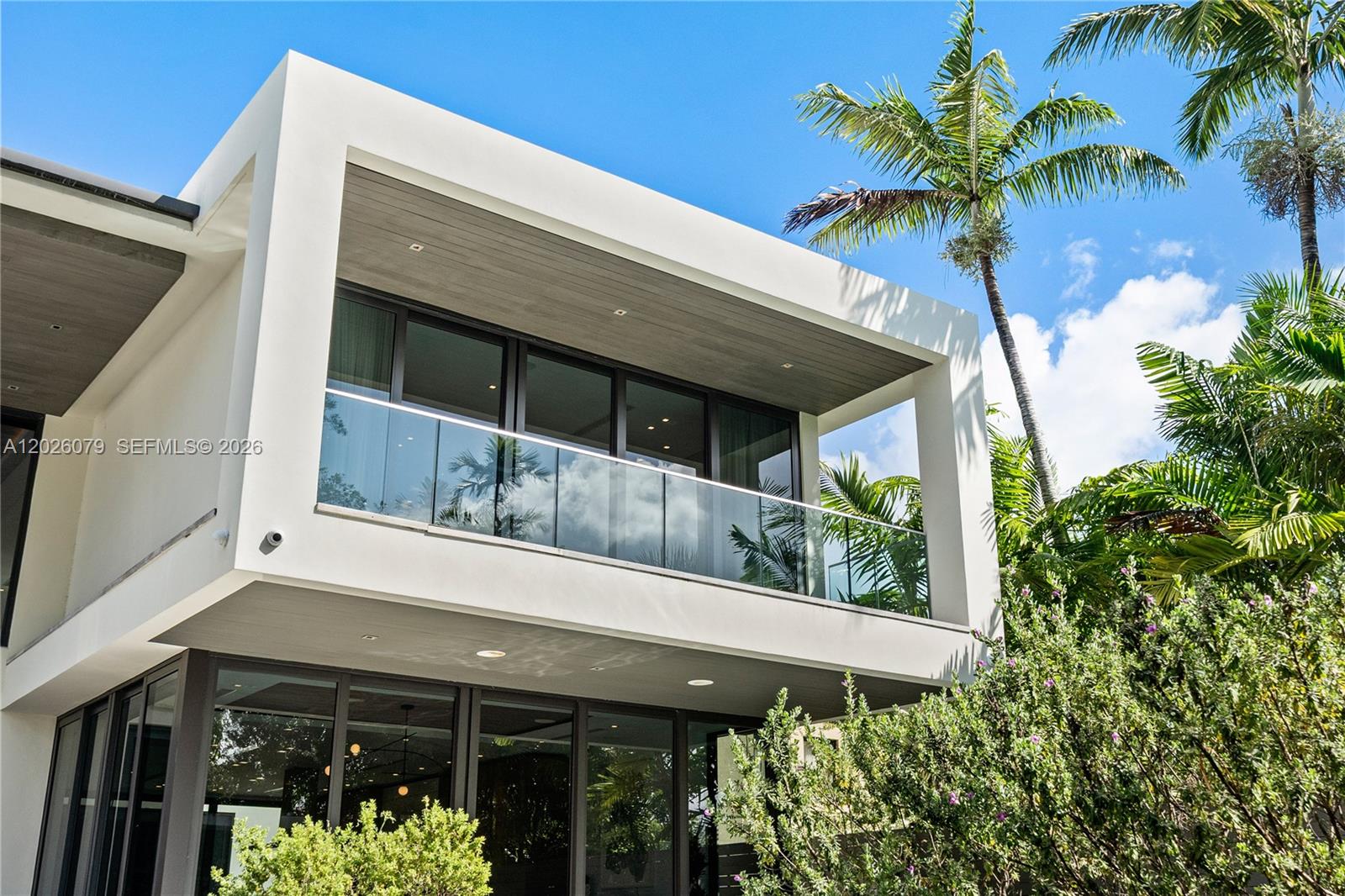 5061 N Bay Rd Miami Beach, FL 33140