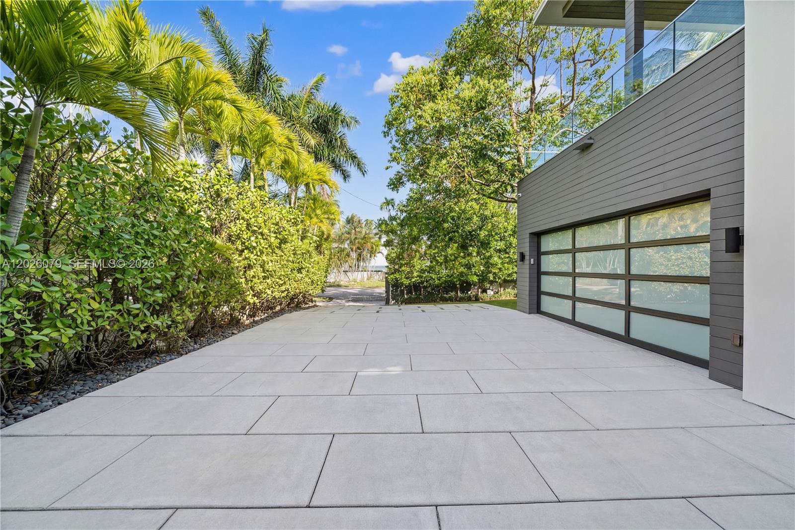 5061 N Bay Rd Miami Beach, FL 33140