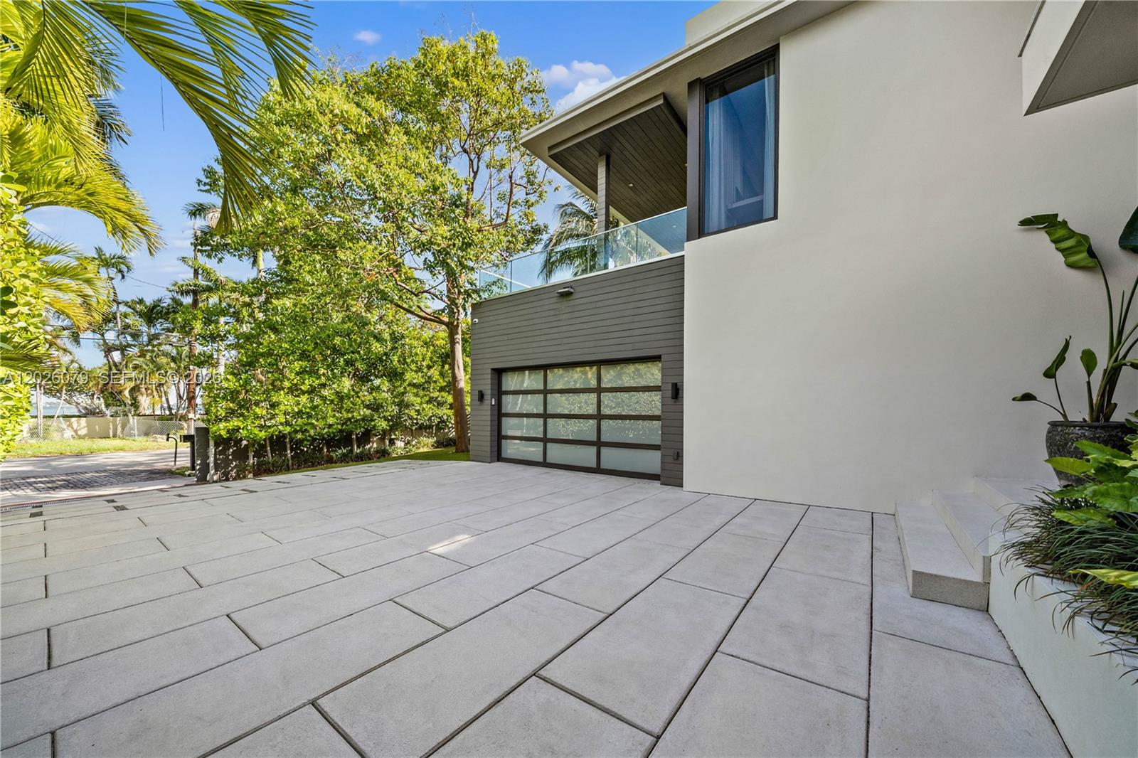 5061 N Bay Rd Miami Beach, FL 33140
