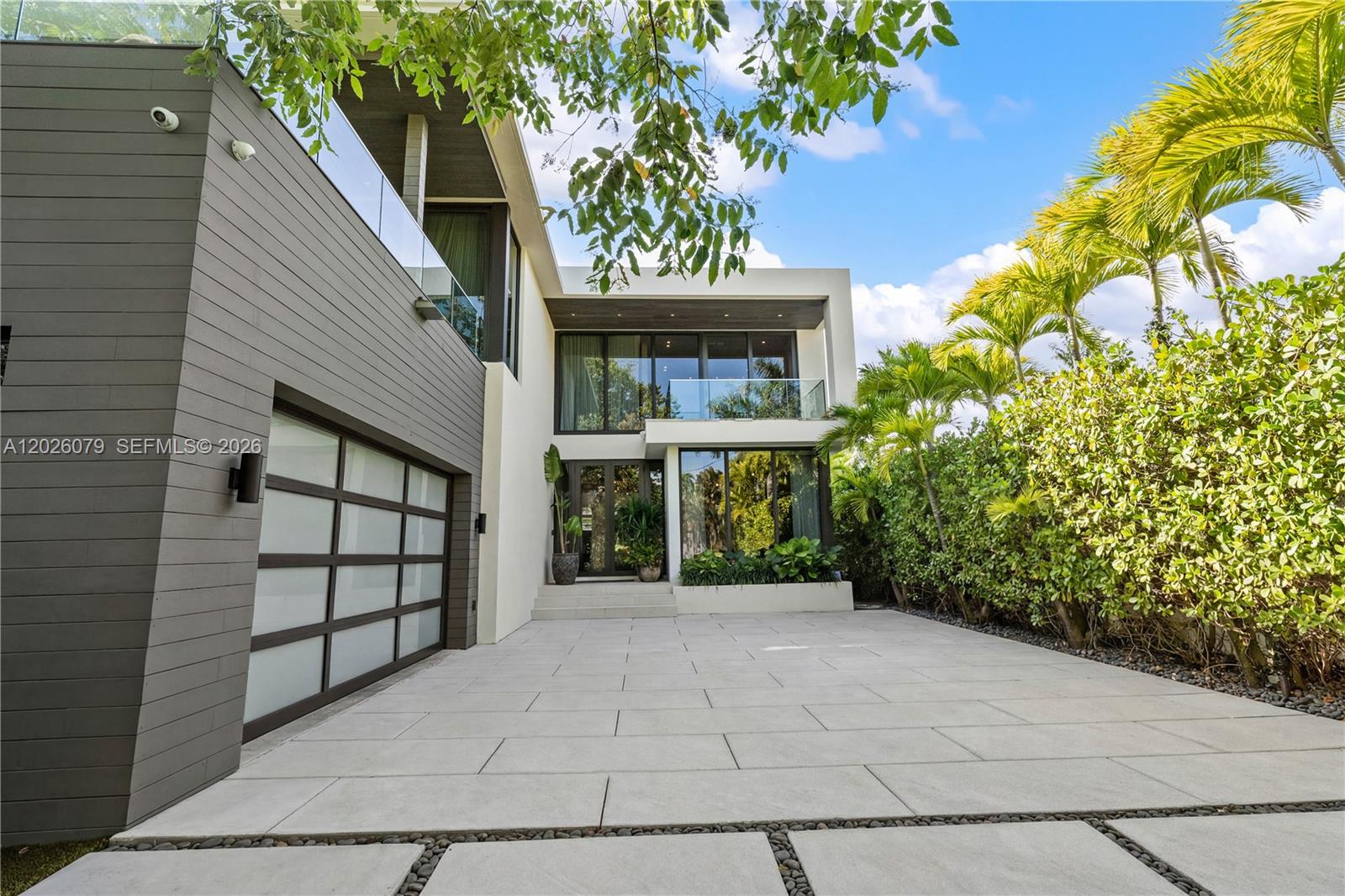 5061 N Bay Rd Miami Beach, FL 33140