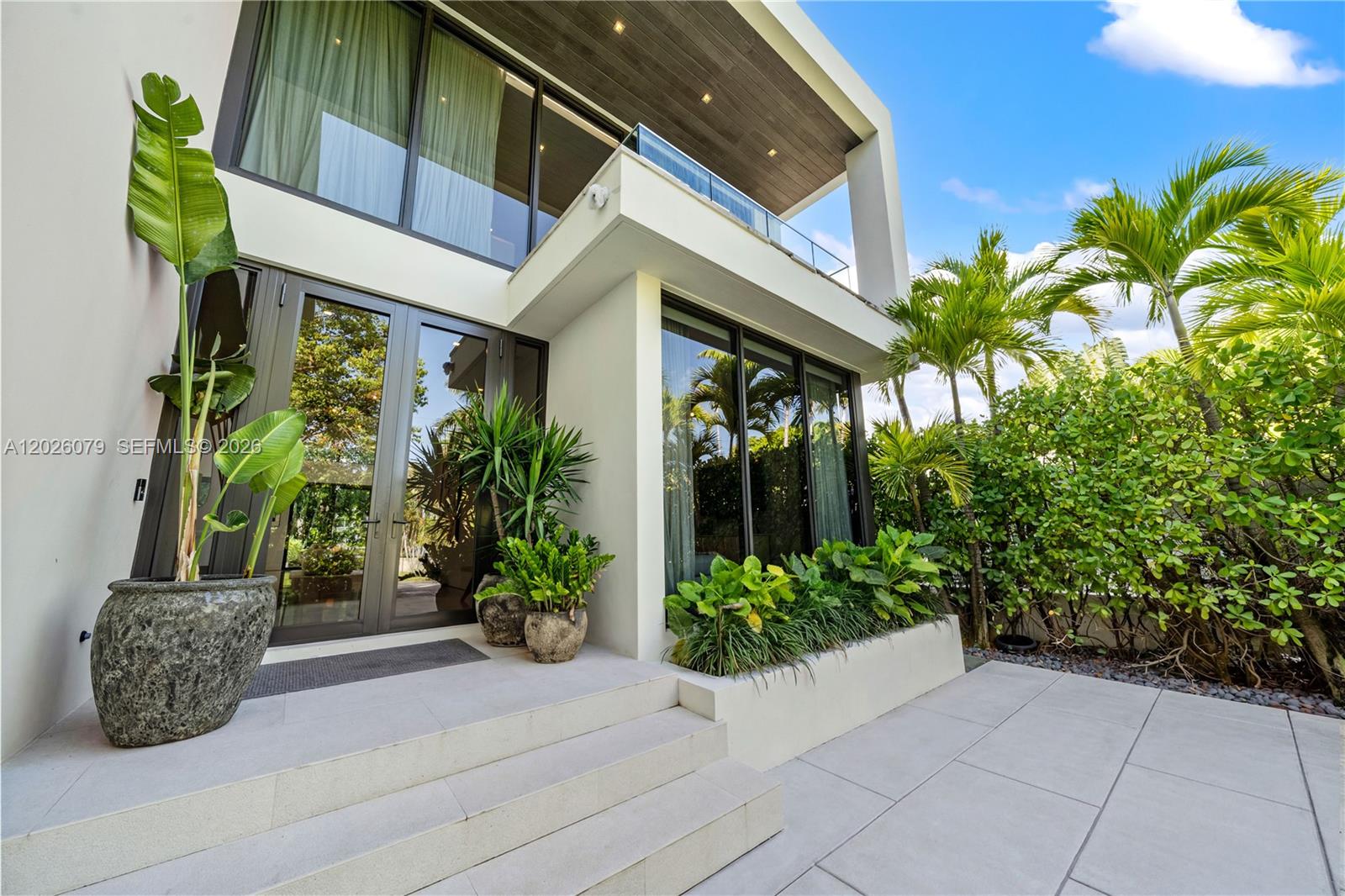 5061 N Bay Rd Miami Beach, FL 33140