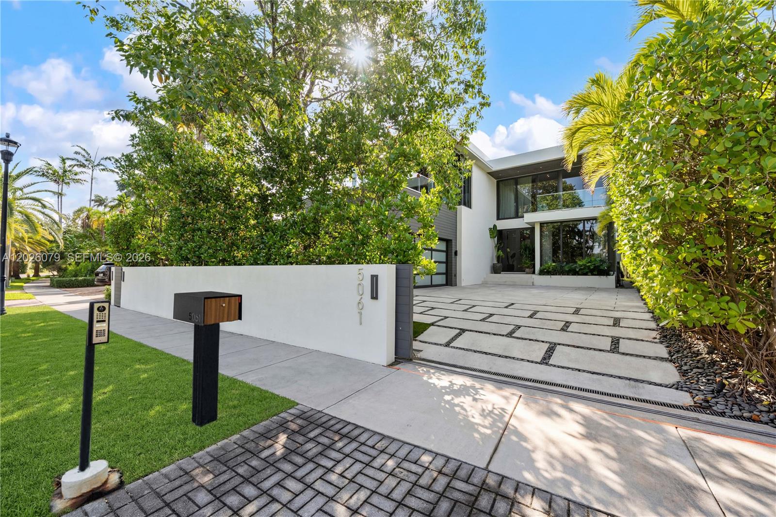 5061 N Bay Rd Miami Beach, FL 33140