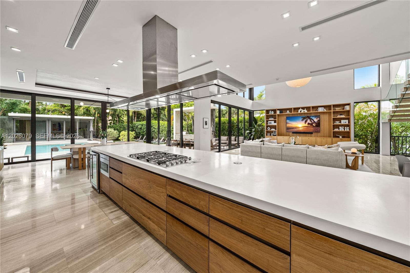 5061 N Bay Rd Miami Beach, FL 33140