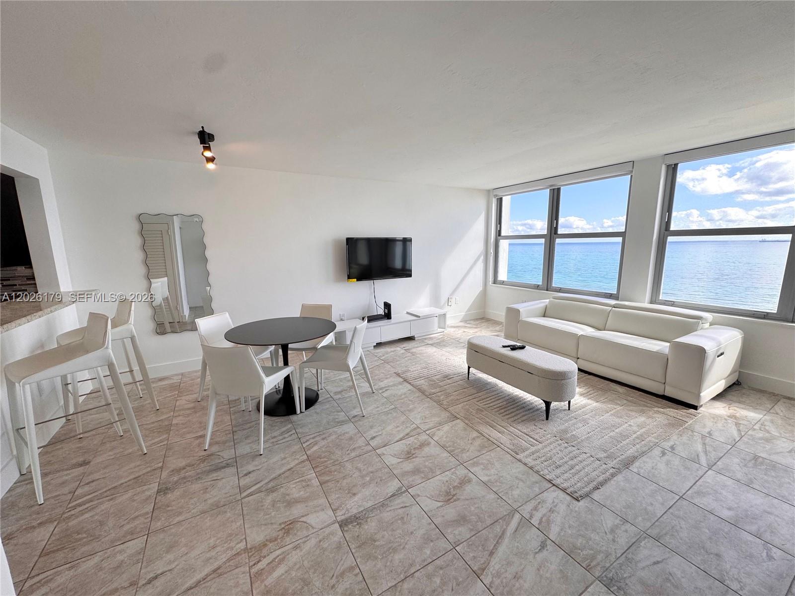 2899 Collins Ave #1433
