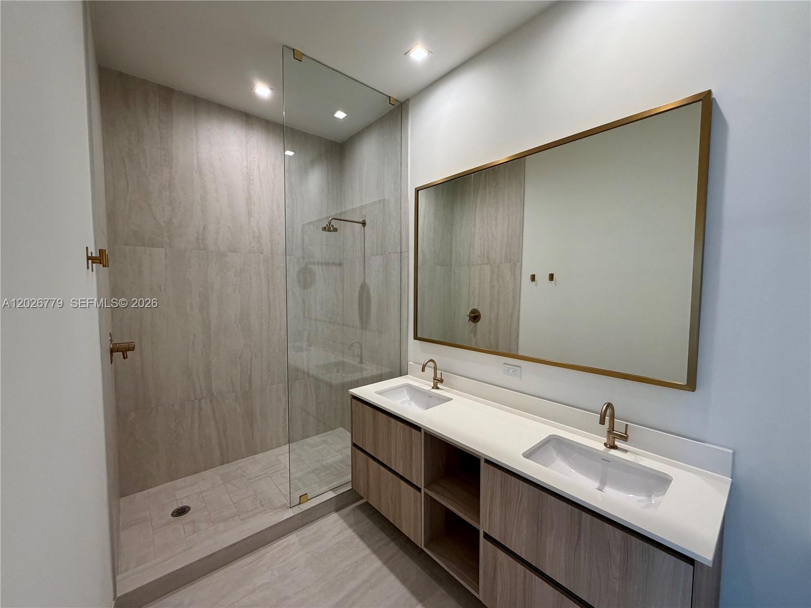77 SE 5th St #407 Miami, FL 33131