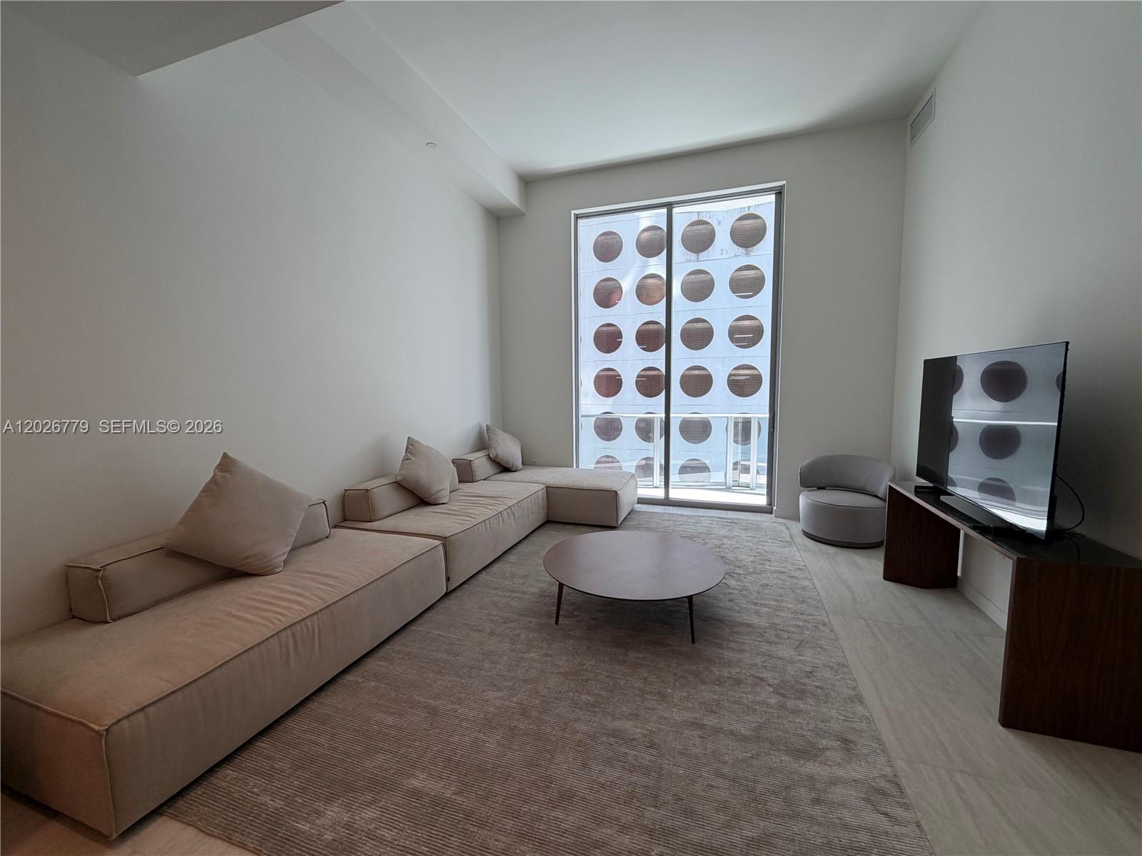 77 SE 5th St #407 Miami, FL 33131