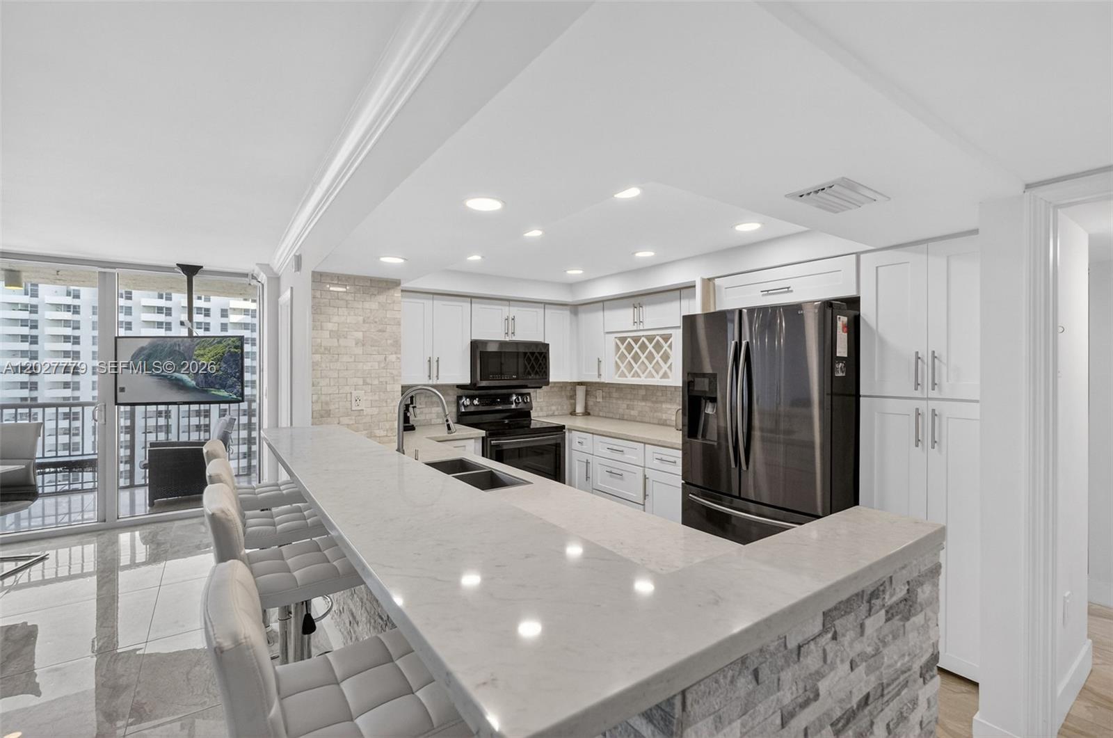 2655 Collins Ave #1407 Miami Beach, FL 33140
