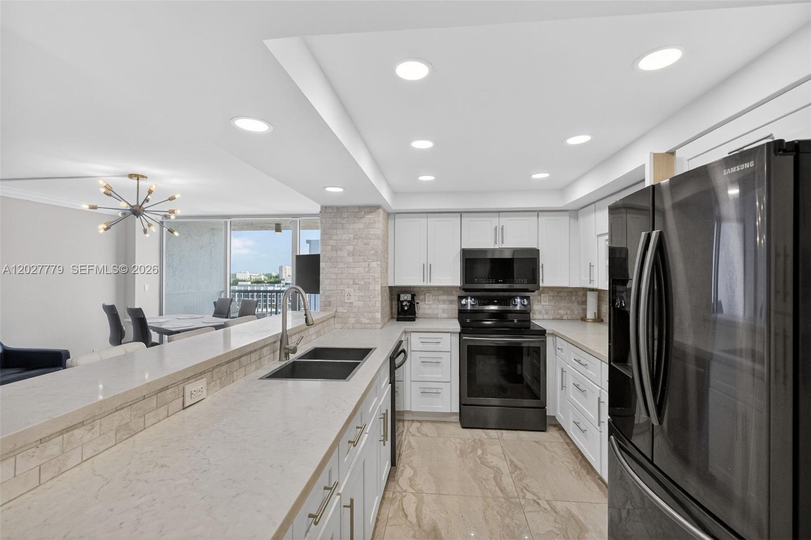 2655 Collins Ave #1407 Miami Beach, FL 33140