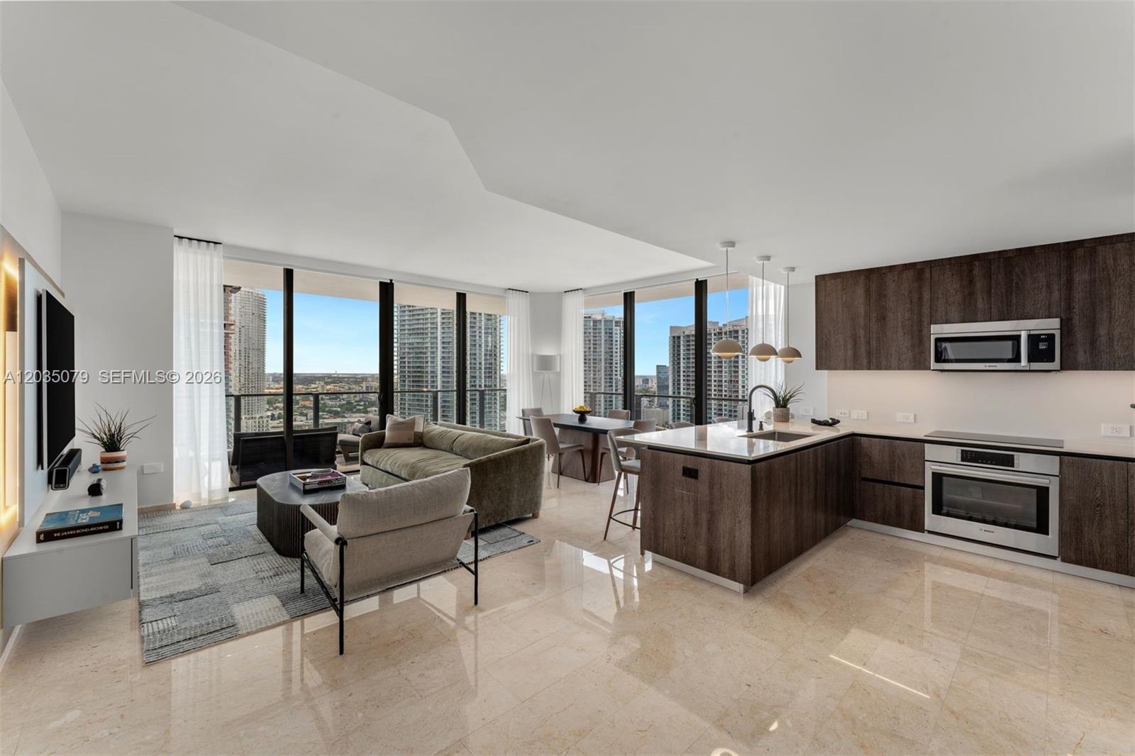 image Reach Brickell City Centre0