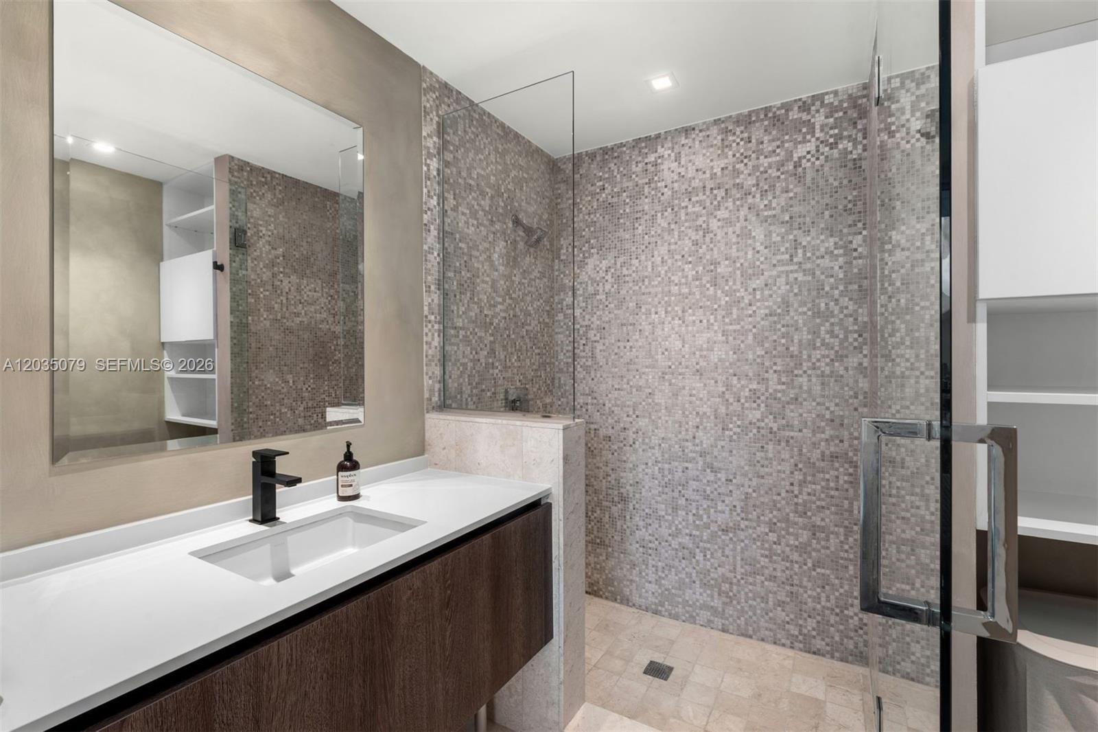 68 SE 6th #2612 Miami, FL 33131