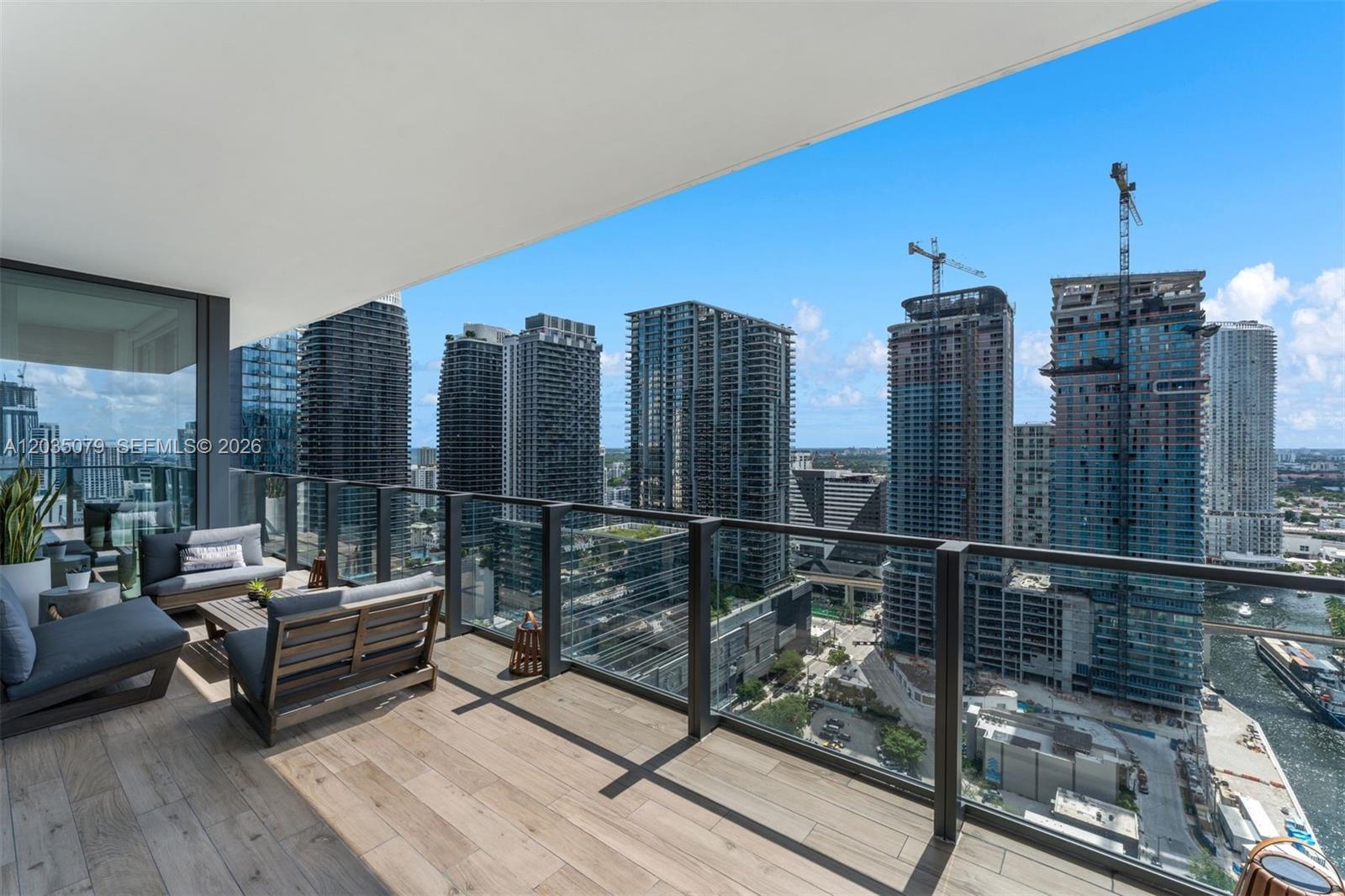 68 SE 6th #2612 Miami, FL 33131